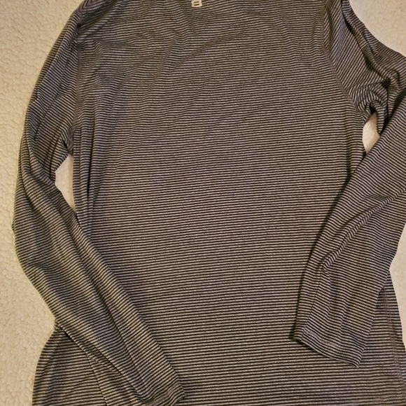 Layer 8 Performance QWick-dry Size large long sleeve shirt.Men/women Black gray - Picture 4 of 5